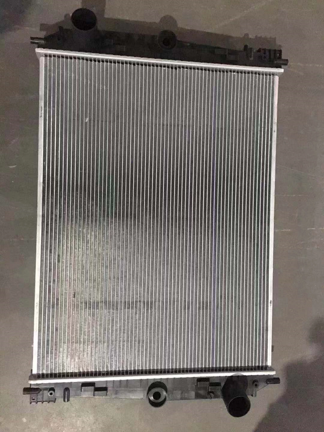 RADIADOR DE COCHE 23452329 PARA Chevrolet Camaro 2.0L 4Cyl 3.6L V6 (16-18)