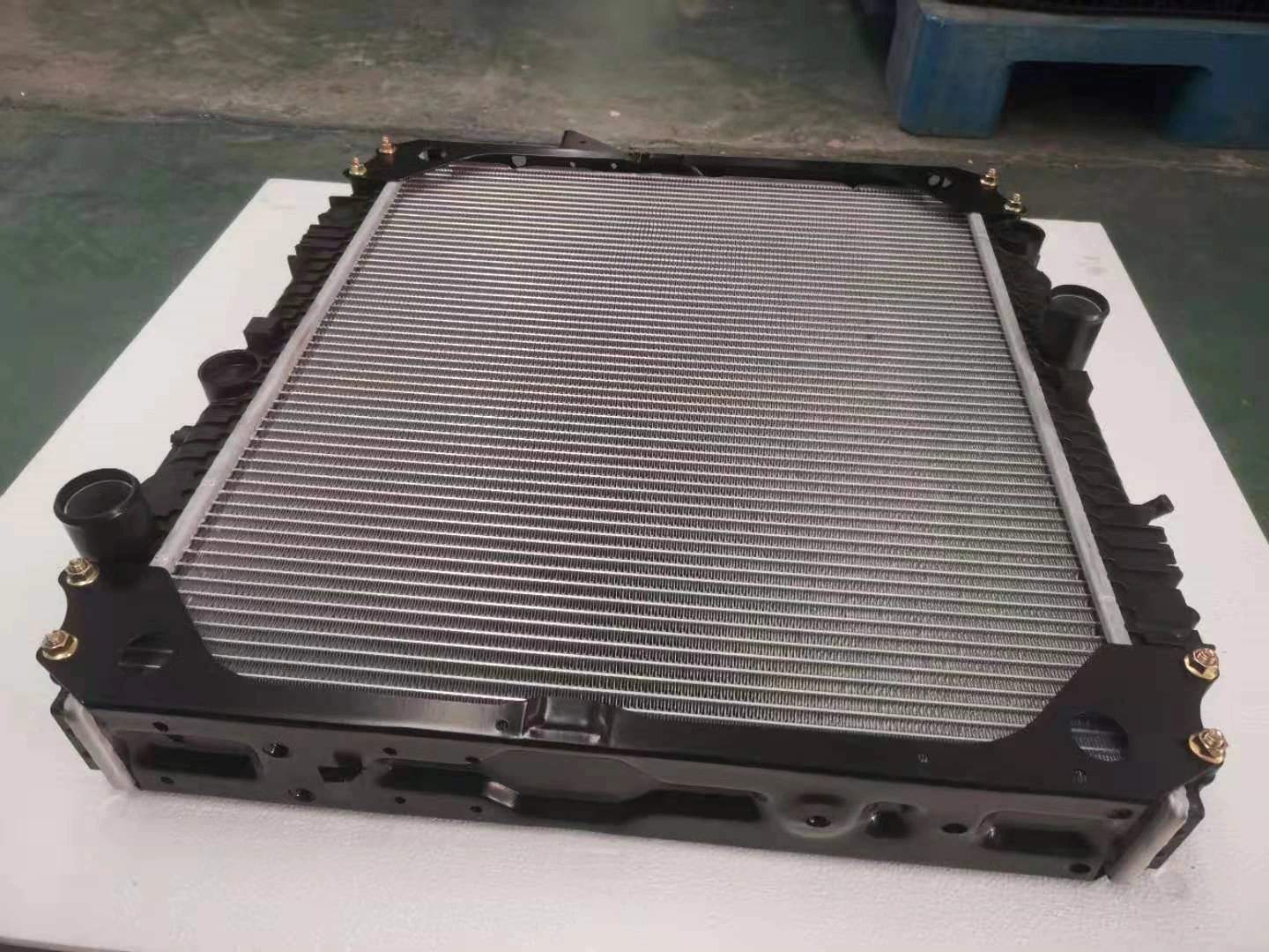 Radiadores del sistema de refrigeración de piezas de automóvil para Mercedes Benz L1622 (DE 1722) 6955007201 A3845000003