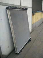 0526620004 0529617005 A0526615020 0527749002 A0527743002 A0526615022 Tanques de plástico Radiador con núcleo de aluminio 2001-1725 apto para Columbia 2007 y camiones pesados Cascadia 2008 y posteriores